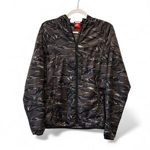 Nike Packable Camouflage Windbreaker Jacket Small